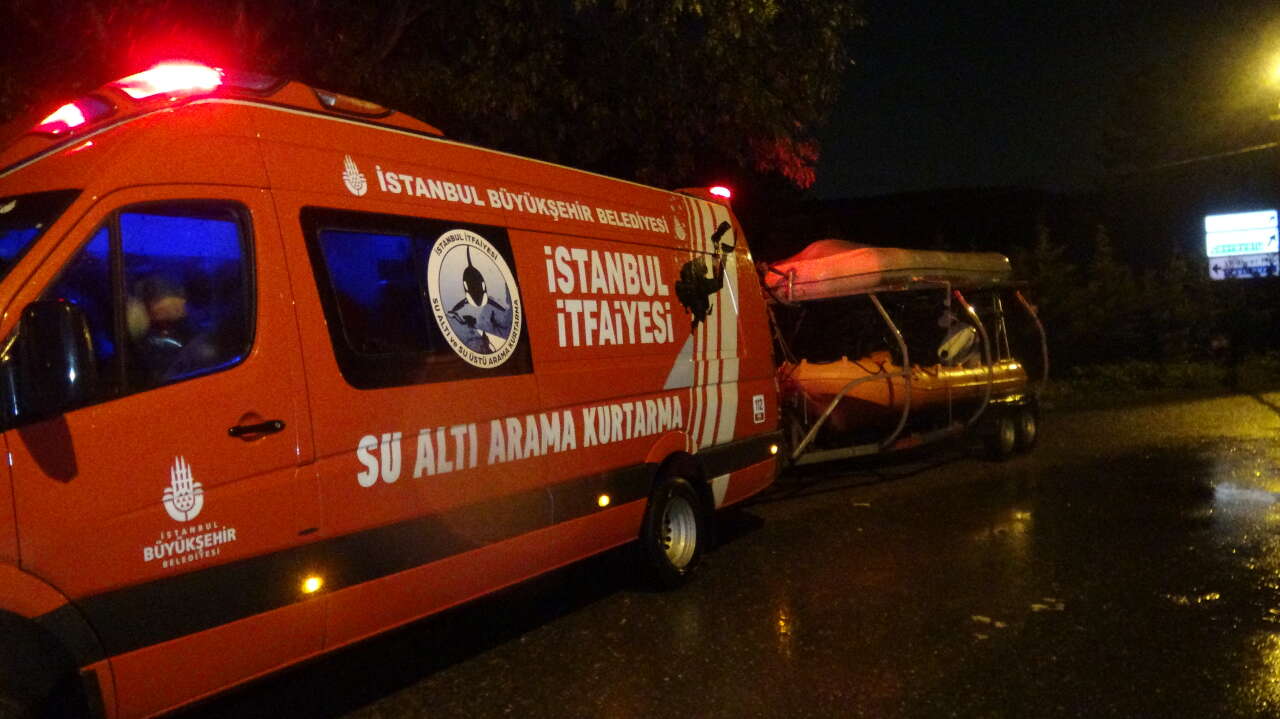 Cip dereye uçtu! Sürücü kurtuldu, 2 kişi kayıp 2